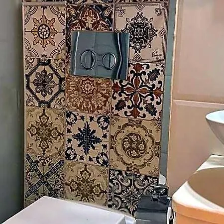 Elly's Hotel 3*